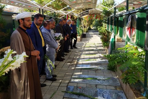  ادای احترام رئیس سازمان جهاد کشاورزی استان البرز به مقام والای شهدا 