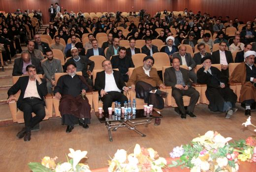 نخبگان کشور بیانیه گام دوم انقلاب را به گفتمان تبدیل کنند