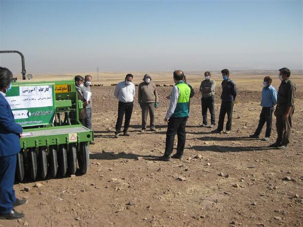 برگزاری کارگاه های آموزشی انتقال تجارب خبرگان کشاورزی به بهره برداران 