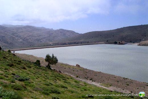 عملیات احداث کانال بتنی انتقال آب در اراضی کشاورزی شهرستان آرادان اجرا شد