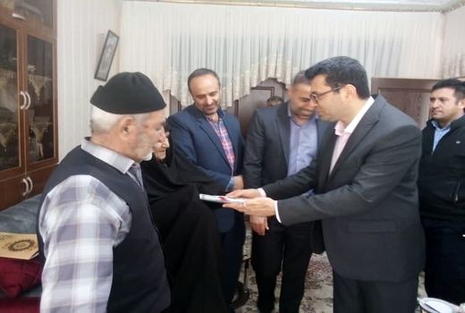 دیدار مدیر جهاد کشاورزی شهرستان البرز با خانواده معظم شهدا