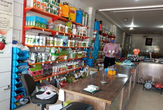 رصد و پایش فروشگاه های توزیع کود و سموم شیمیایی در شهرستان خانمیرزا