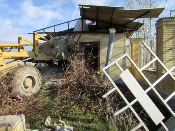 تخریب بناهای غیرمجاز در زمینهای کشاورزی بابل 