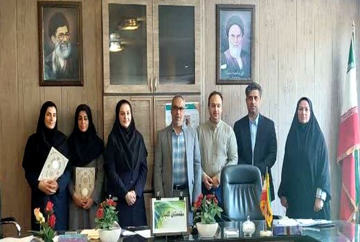 تجلیل از مسئول روابط عمومی و مسئول باغبانی جهاد کشاورزی استهبان