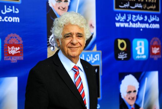 ​دیوانه ها دنیا را می سازند و عاقلان خراب می کنند!