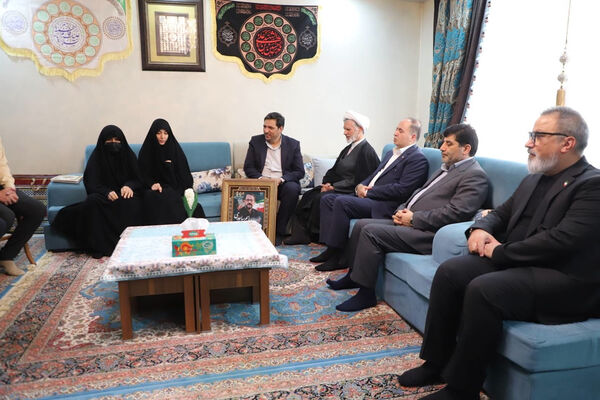 دیدار وزیر جهاد کشاورزی با خانواده شهیدان ساعدی و حجتی نجف‌آبادی