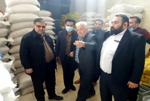کشف بیش۸۰ تن برنج خارج از شبکه توزیع در یکی از انبارهای شهرستان ورامین