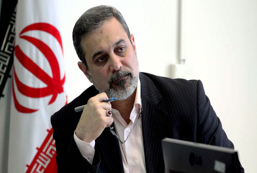 گزینش و نظارت سخت گیرانه بر معلمان  