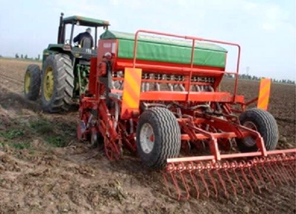 کاهش چشمگیر تردد ماشین‌آلات کشاورزی با خاک‌ورزی حفاظتی