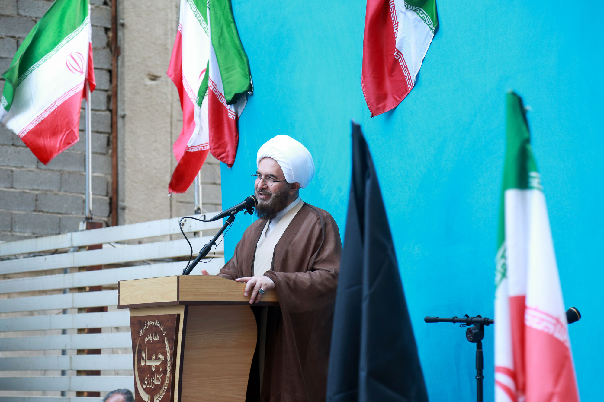  آیین بزرگداشت ارتحال امام خمینی (ره) در محل وزارت جهاد کشاوزری  