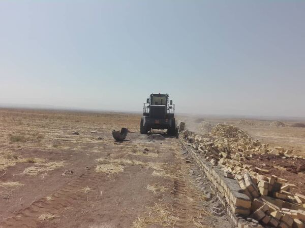 یک بنای غیر مجاز در اراضی کشاورزی شهرستان تاکستان تخریب شد