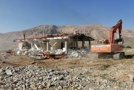 تخریب ۹ ویلای غیرمجاز در منطقه بیرگان چهارمحال و بختیاری 