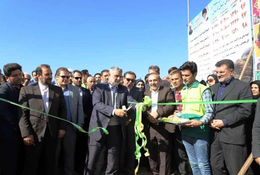 طرح توسعه باغات در اراضی شیبدار شهرستان دورود  افتتاح شد