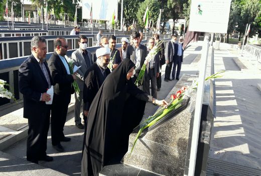 گلزار شهدای جهاد کشاورزی استان قزوین غبارروبی و عطر افشانی شد 