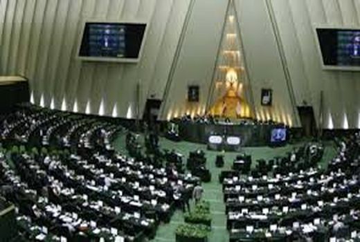 ممنوعیت اشتغال بازنشستگان در دستگاه‌های اداری 
