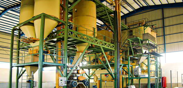 با ۳۰ درصد ظرفیت فعالیت میکنیم/ برچسب‌گذاری شفاف اعتماد دامداران را جلب می‌کند