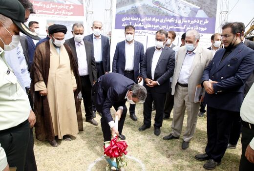 عملیات ساخت بزرگترین واحد ذخیره سازی، نگهداری موادغذایی و بسته بندی انواع میوه در شمال غرب کشور در ارومیه آغاز شد