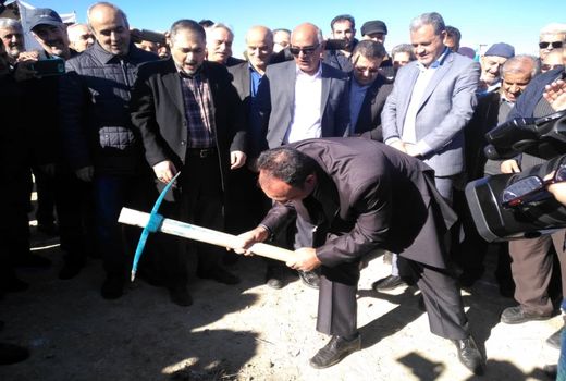 گلخانه یک هکتاری در پردیس کلنگ زنی شد