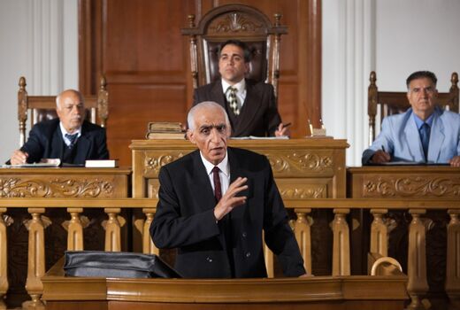 پیکر نقش آفرین مصدق در میان دوستدارانش تشییع شد
