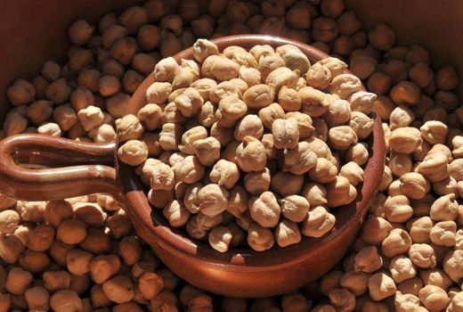 ارز واردات نخود را به دارو بدهید