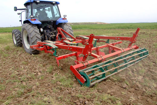 194 دستگاه  تراکتور بین بهره برداران استان قزوین توزیع شد