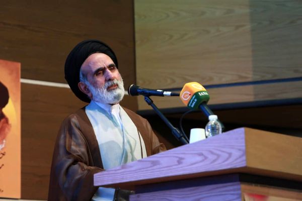 دفاع مقدس قطعهای نورانی در تاریخ ایران است