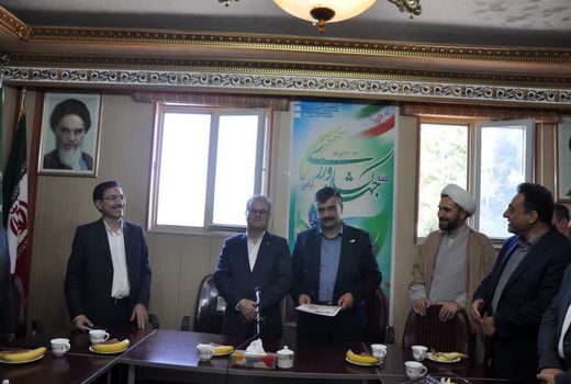 اهدای حکم انتصاب رئیس مرکز تحقیقات و آموزش کشاورزی و منابع طبیعی آذربایجان شرقی