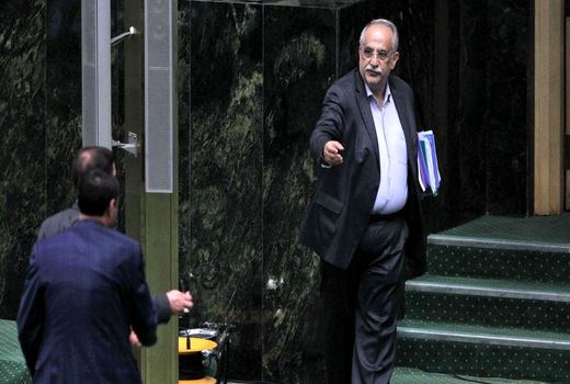 طرح استیضاح وزیر اقتصاد به امور شوراهای مجلس ارجاع شد