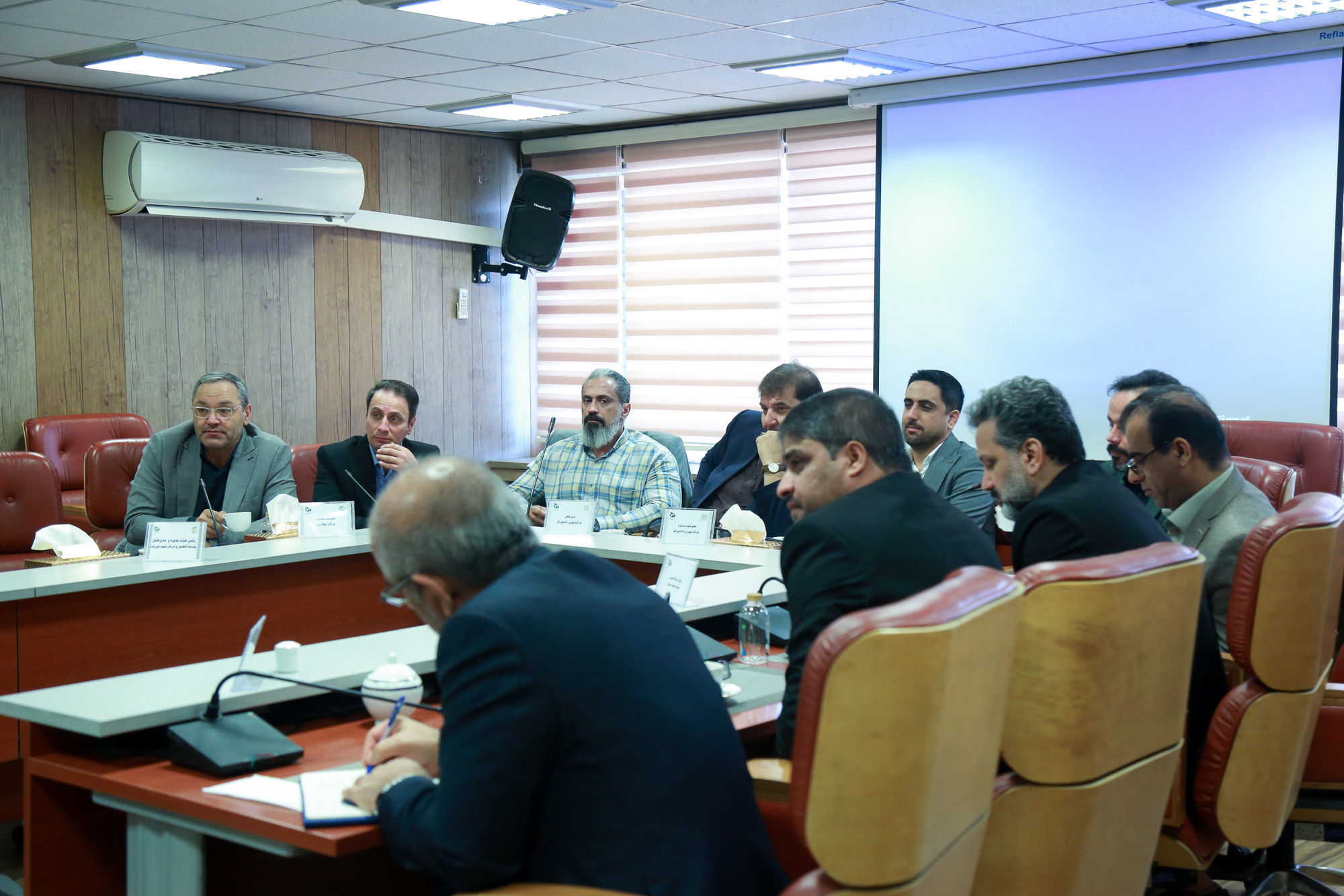  هشتمین جلسه شورای مدیران موسسه جهاد استقلال 
