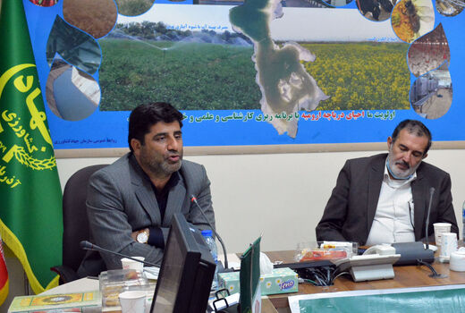 کوچک بودن قطعات کشاورزی و ناکارآمد بودن بازرگانی محصولات است