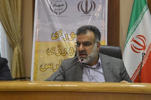 پایش ملخ صحرایی در 469 هزار هکتار از اراضی فارس