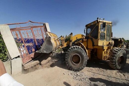 ساخت وسازهای غیرمجاز در اراضی کشاورزی گناوه تخریب شد