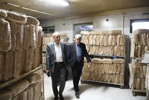 قدردانی از نقش مؤثر در تأمین نان در دوران جنگ تحمیلی ۱۲ روزه 
