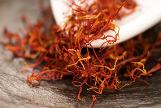 80 کیلوگرم زعفران در آباده تولید شد 