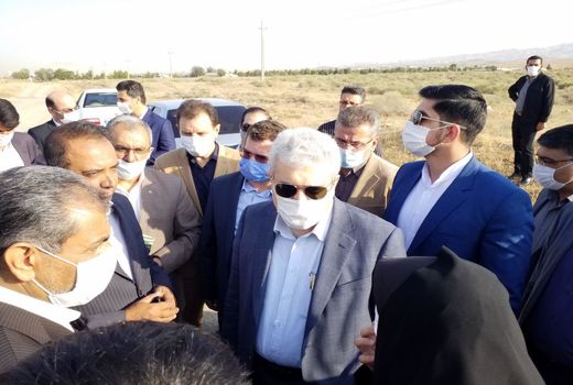 کلنگ احداث مرکز تولید نهال اصلاح شده در آبیک به زمین زده شد