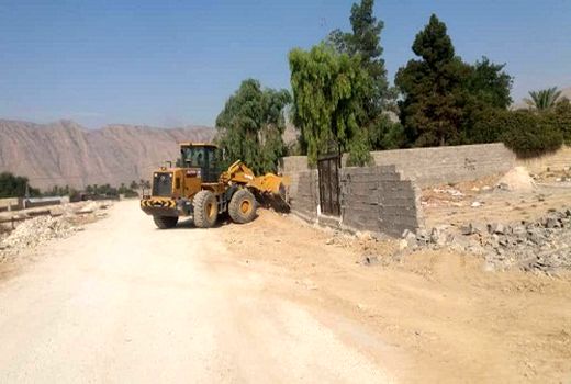 تخریب دیوار کشی غیرمجاز در کازرون