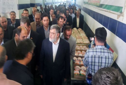 بازدید استاندار آذربایجان غربی از زنجیره تولید یکپارچه تولید گوشت مرغ