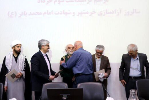سنگرسازان بی‌ سنگر در دفاع مقدس حماسه‌‌ساز شدند
