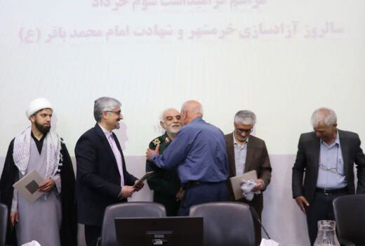 سنگرسازان بی‌ سنگر در دفاع مقدس حماسه‌‌ساز شدند