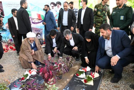 تجدید میثاق وزیر جهاد کشاورزی با شهدای گمنام دانشگاه آزاد اسلامی شهرستان مرند