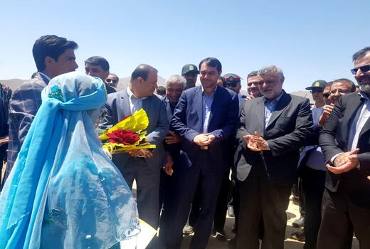 عملیات اجرایی احداث مجتمع گلخانه ای 5 هکتاری در شهرستان بوانات 