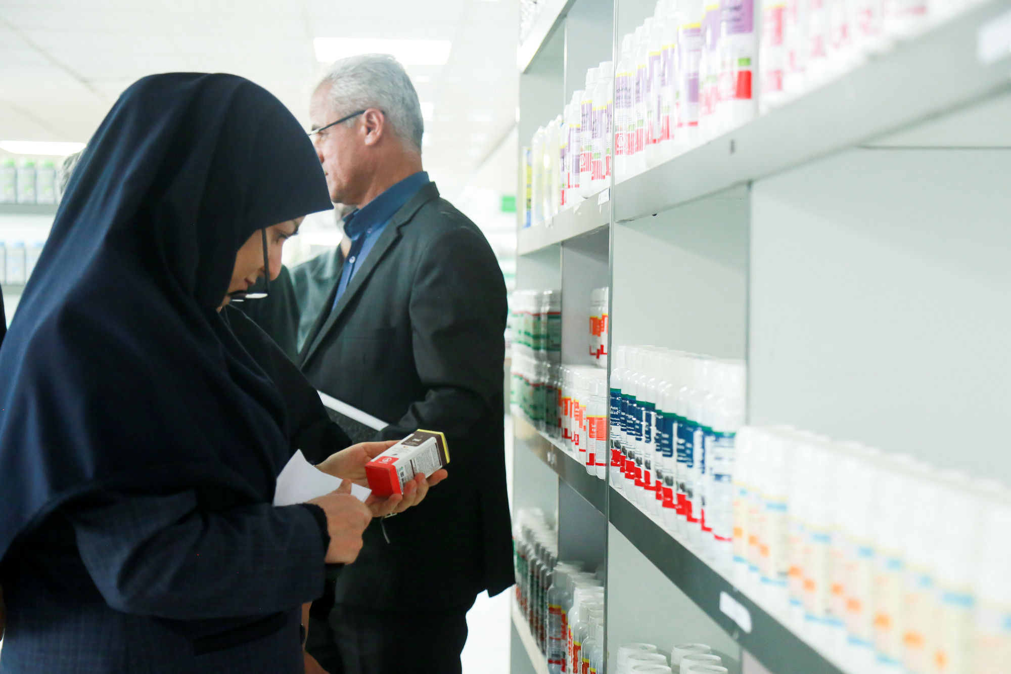  بازدید رئیس سازمان حفظ نباتات از تعاونی عرضه کننده آفت کش های کشاورزی 