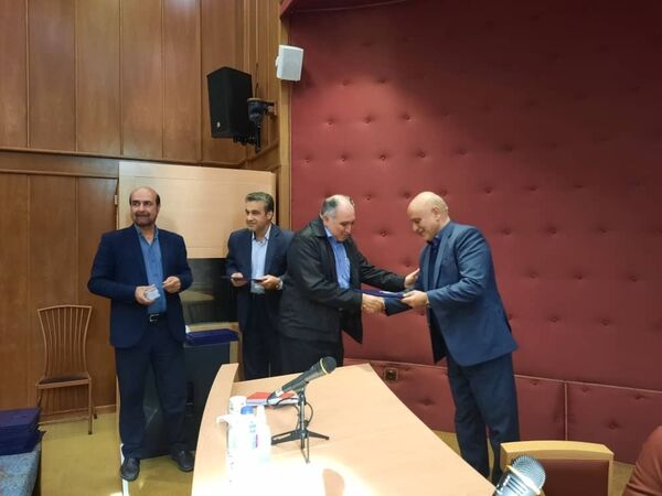 تجلیل از معاون بهبود تولیدات دامی سازمان جهاد کشاورزی خوزستان 