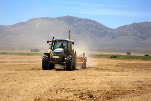 آغاز نقشه برداری طرح تسطیح لیزری اراضی در سروستان