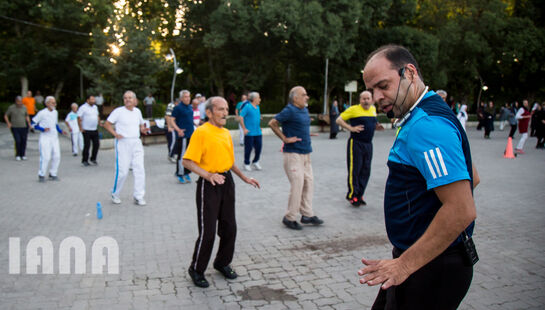 ورزش صبحگاهی در پارک لاله تهران