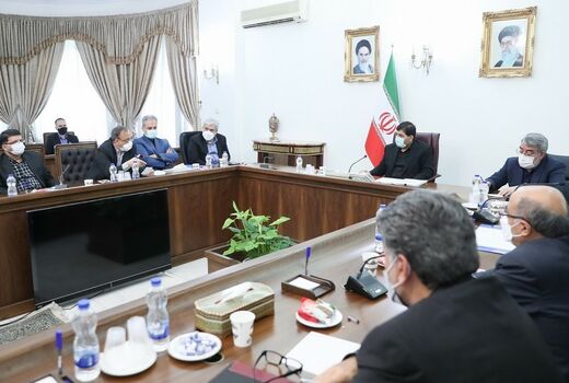 ارایه تسهیلات به دامدارن و تولیدکنندگان صنایع لبنی از جمله سیاست های دولت برای تنظیم بازار شیر و لبنیات است 