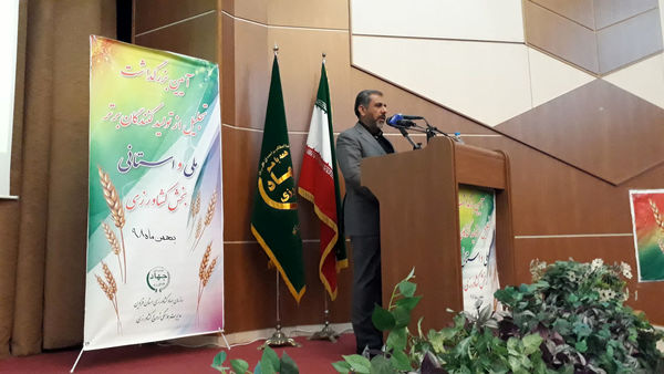 مزارع کشاورزی باید به پایگاه‌های علمی تبدیل شوند