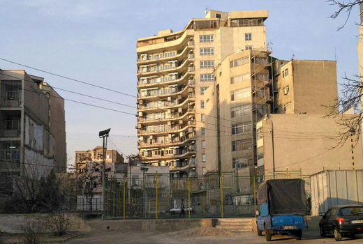 دانشگاه تهران را با اهداف تجاری محاصره نکنید