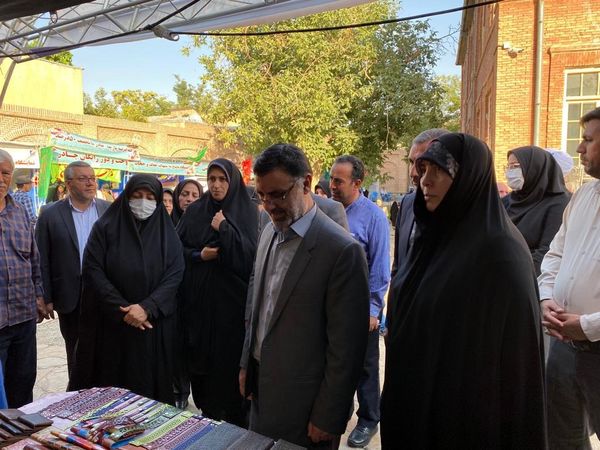 بازدید رییس سازمان جهاد کشاورزی آذربایجان غربی از نمایشگاه عرضه و فروش پوشاک اسلامی ایرانی در ارومیه