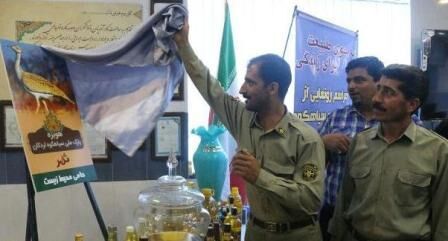 رونمایی از برچسب تبلیغاتی هوبره در شرکت روغن کنجد ثمر اردکان